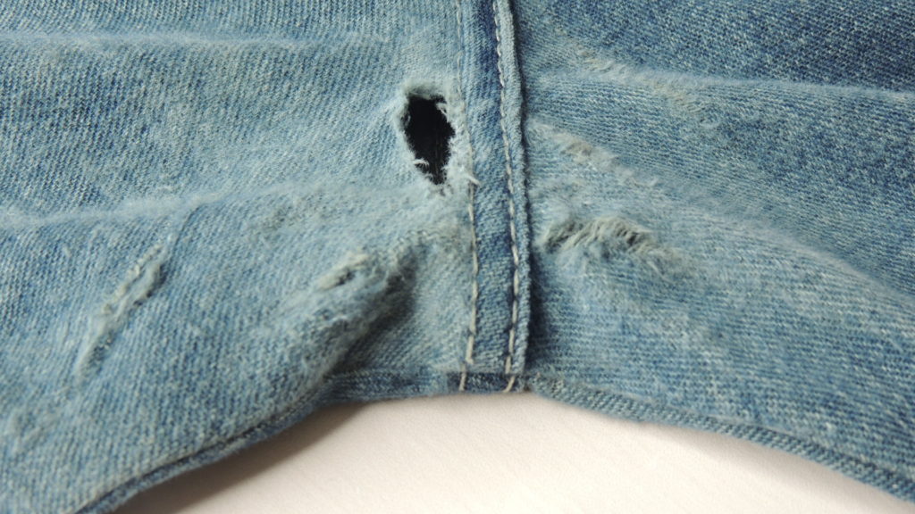 Como Consertar Calça Jeans Furada Entre As Pernas passo a passo